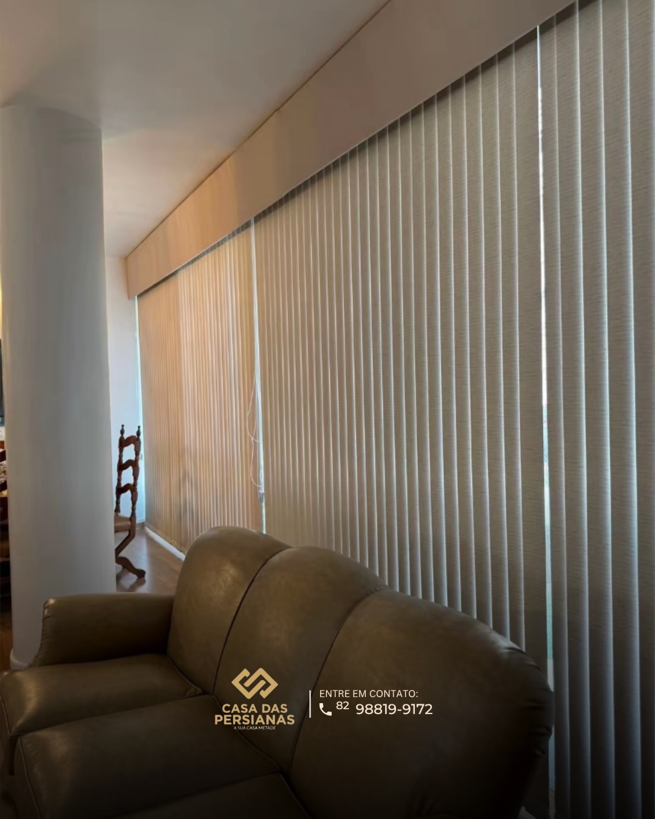 Persiana Vertical instalada em ambiente residencial